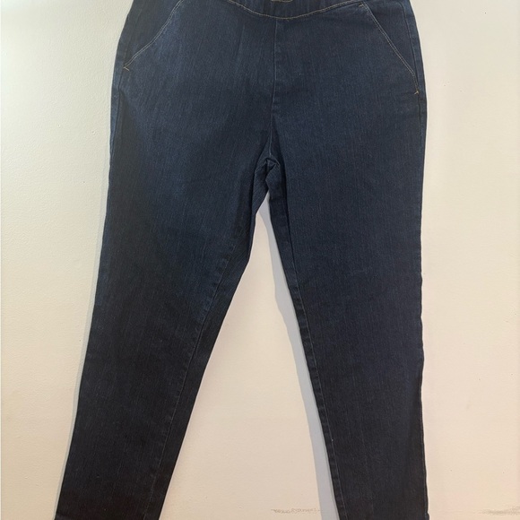 Laura Scott - Picture 13 of 14